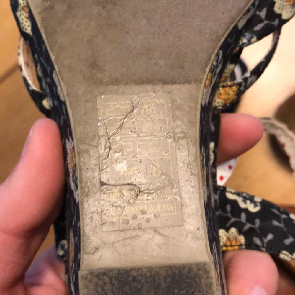 Adorable Wedge Sandals - Picture 7 of 7